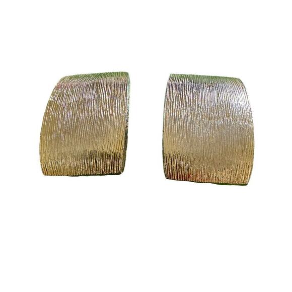 Vintage Brushed Goldtone Clip-On Earrings Large Classic - Picture 1 of 10